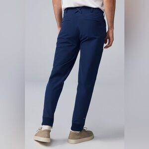 Mack Weldon
Radius Flex Jogger Pants in True Navy Color Size: Small